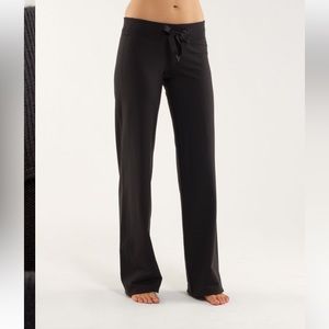 Lululemon Lulu Pant in Black / Charcoal Size 6